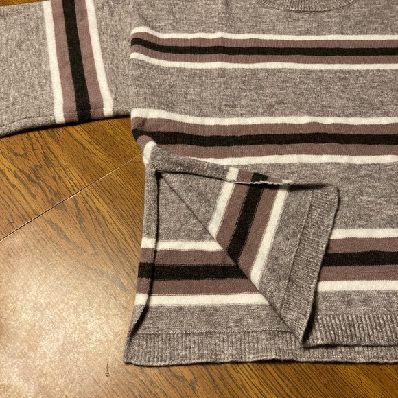 Cupcakes And Cashmere Amour Stripe Bell Sleeve Women’s Sweater - Picture 6 of 8